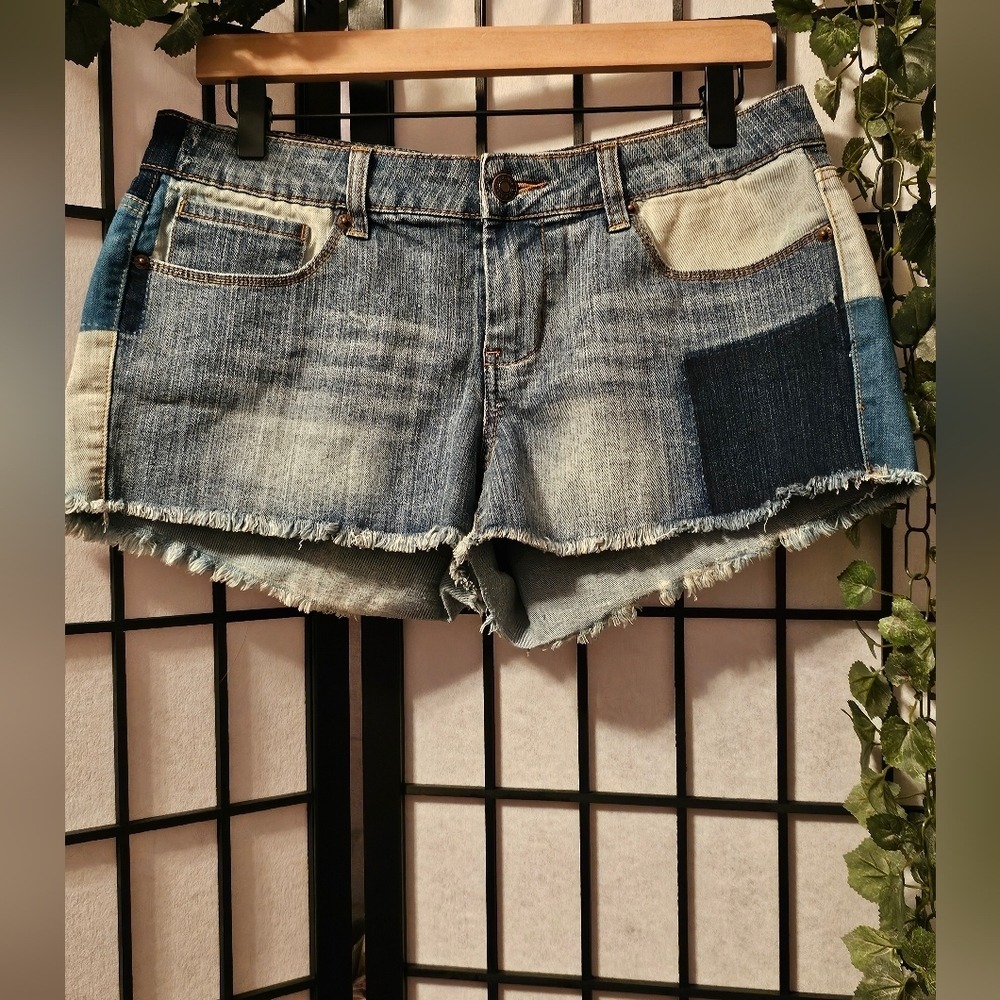 ZCO Jeans Women Patchwork Denim Shorts Blue Cream Low Rise Cutoff Frayed Size 11